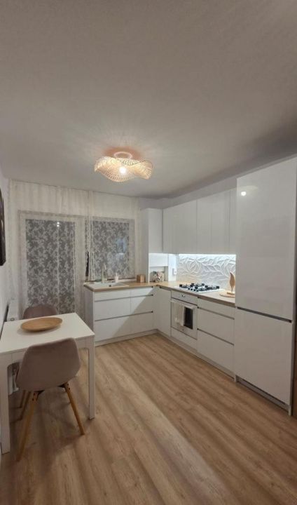 Apartament de vanzare 2 camere, complet mobilat si utilat, parcare, zona Porii! – fotografia 1 din 13