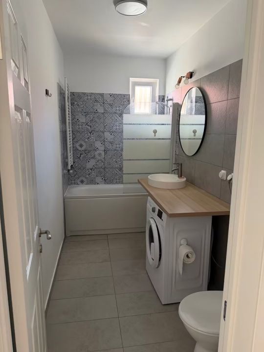 Apartament cu 3 camere Bloc NOU CENTRU Scara Interioara Mobilat Utilat Parcare – fotografia 2 din 14