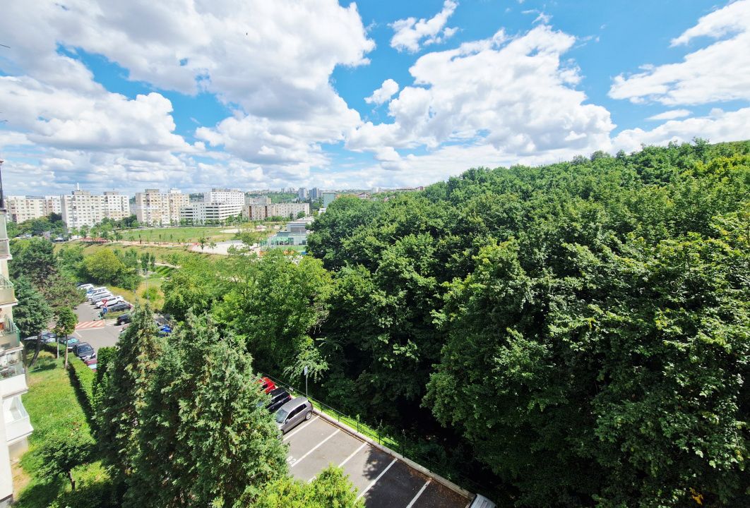 Apartament cu potential, orientare sud-est, 2 balcoane, zona Parang – fotografia 1 din 23