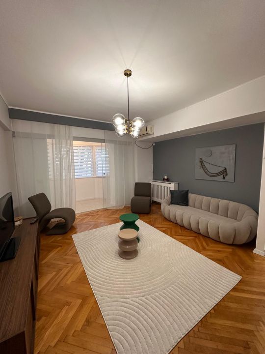 Apartament cu 2 camere de vânzare în zona Capitol – mobilat și utilat lux – fotografia 2 din 24