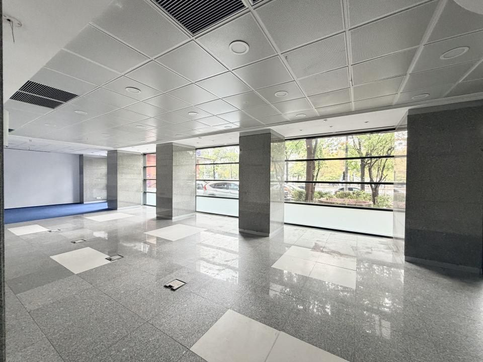 Spatiu comercial In Stefan cel Mare, Stradal, Vitrina 26 ml - Centrala Proprie – fotografia 3 din 21