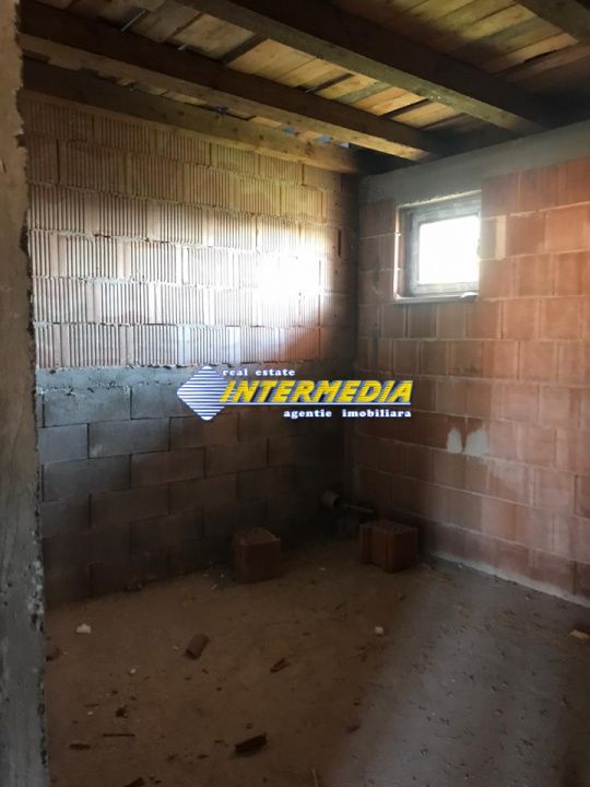 De vanzare Casa P+E+M cu 800 mp. teren,  semifinisata, in Paclisa, cu utilitati – fotografia 5 din 11