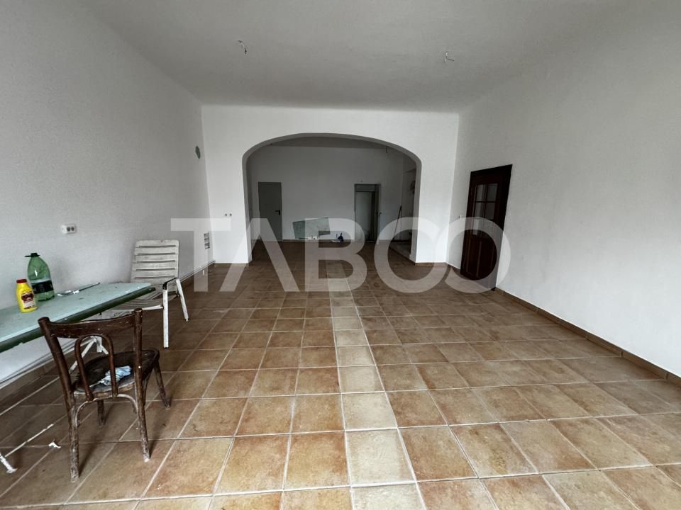 Spatiu comercial 50 mp de inchiriat in centrul Cristianului cu vad bun – fotografia 2 din 8