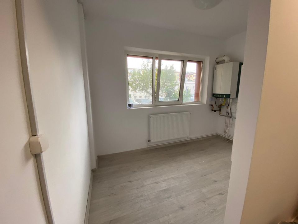 Inchiriere Spatiu Comercial la Bulevard 34 mp. finisat si utilat complet – fotografia 12 din 14