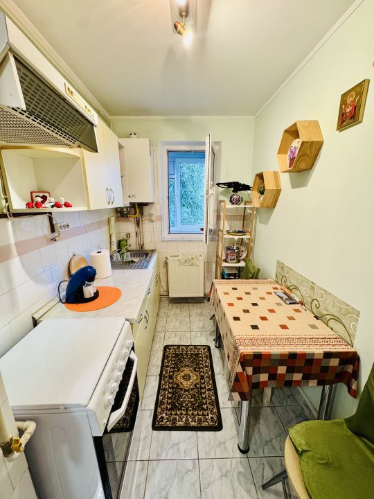 Apartament 2 camere, Decomandat, L.C.Babes, zona Calea Bucuresti – fotografia 1 din 9