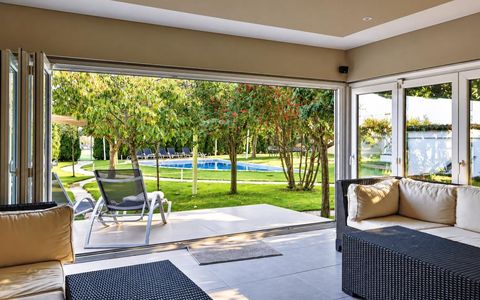 Private Estate lângă București | Vilă, Piscină & Sport Court