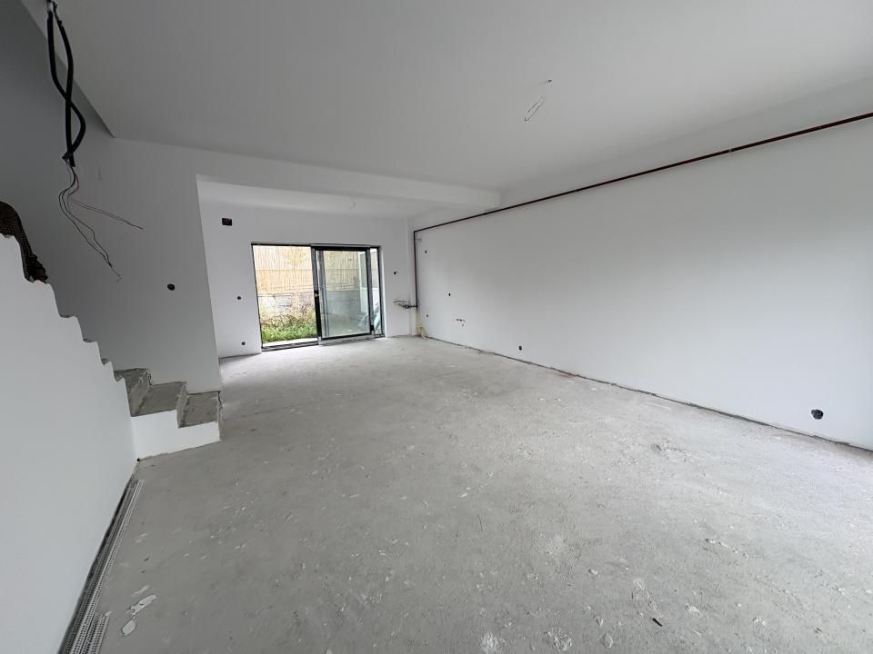 Casă de vânzare într-un triplex I Smeura, strada Olteni I 97.000 euro – fotografia 5 din 11