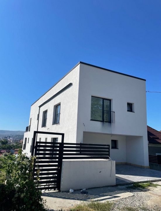 Casa tip duplex, Dambul Rotund, cu view superb – fotografia 1 din 8