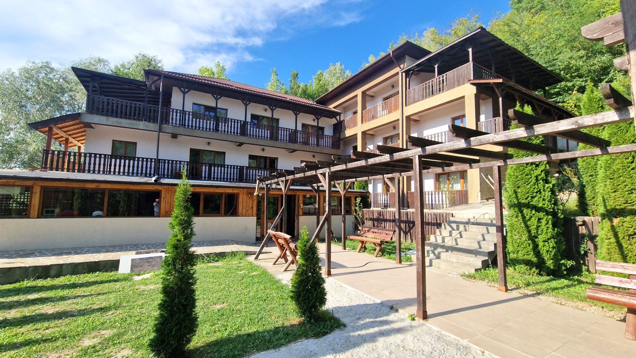 Domeniu Imobiliar de Elită: 14.000 mp Teren, Pensiune, SPA și Centru Evenimente – fotografia 4 din 28