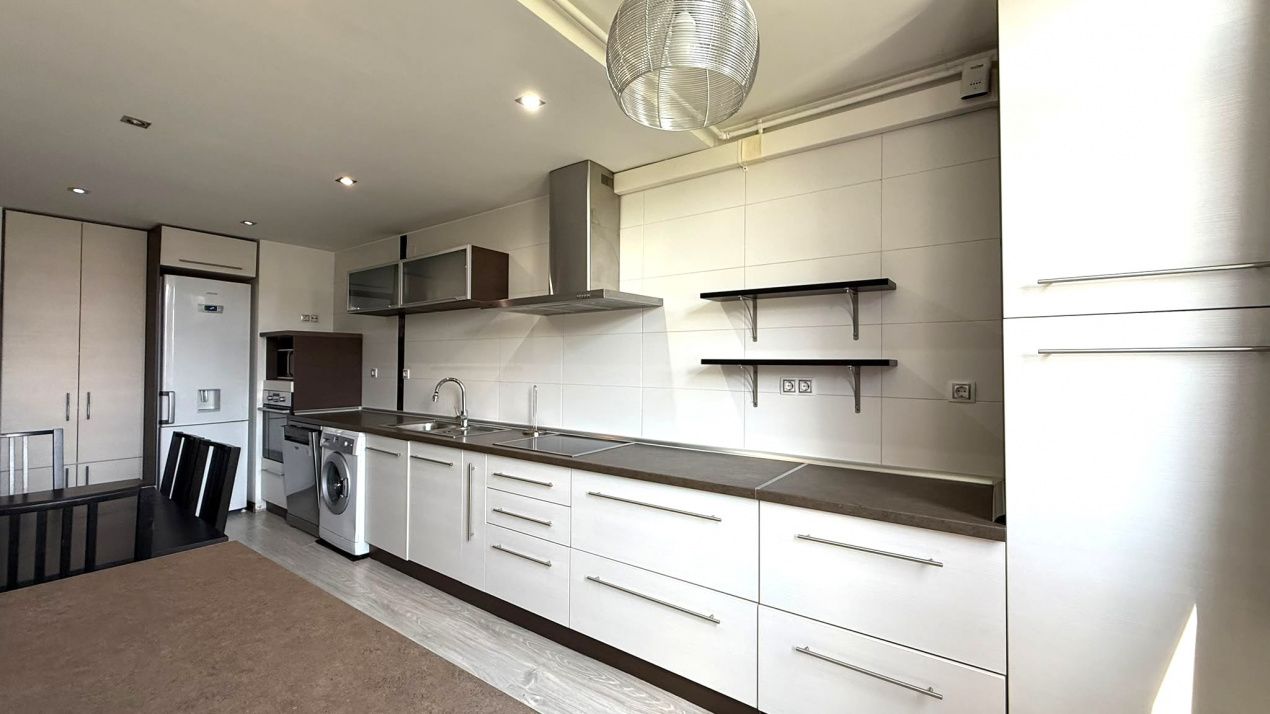 Apartament 2 camere + dressing, cart.Europa, decomandat, balcon, parcare – fotografia 6 din 12