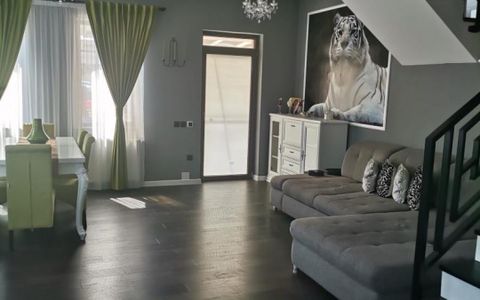 Casa idividuala, 5 camere, 160 mp, 250 mp teren, 4 parcari, zona Tautiului!