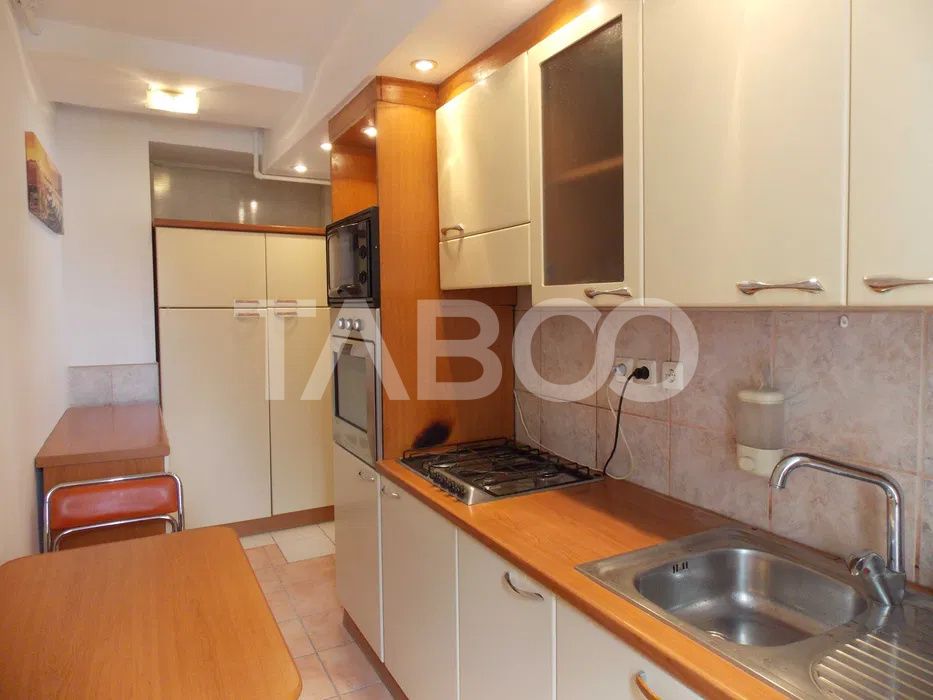 Apartament 2 camere cu balcon decomandat de inchiriat zona Strand – fotografia 2 din 4