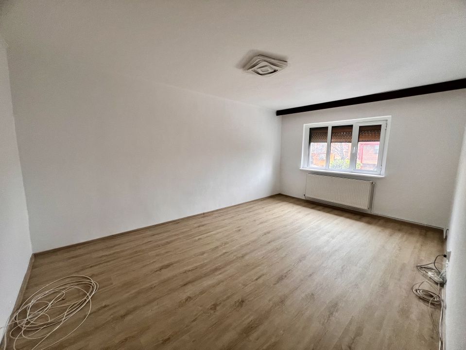Apartament 2 camere, decomandat, cartier Rovine, zona Ibiza – fotografia 1 din 7