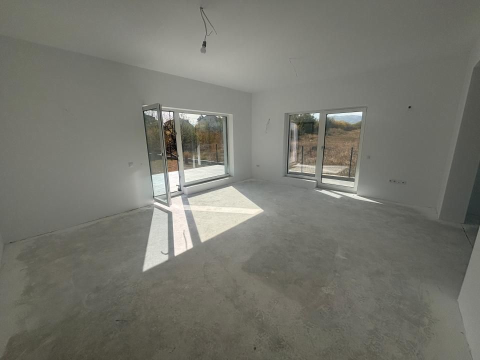 Casă single în Cristian, Sibiu - 4 Camere, 2 Terase, Teren 486 – fotografia 35 din 41