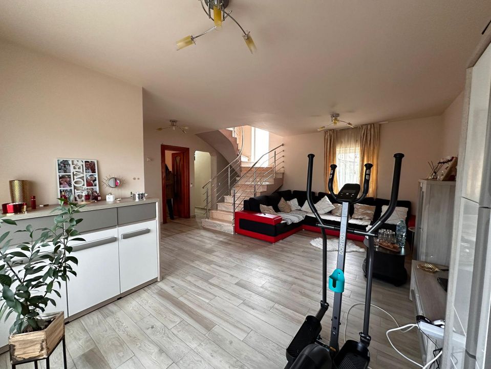 Casa in Centru finisata, mobilata, utilata complet – fotografia 15 din 26