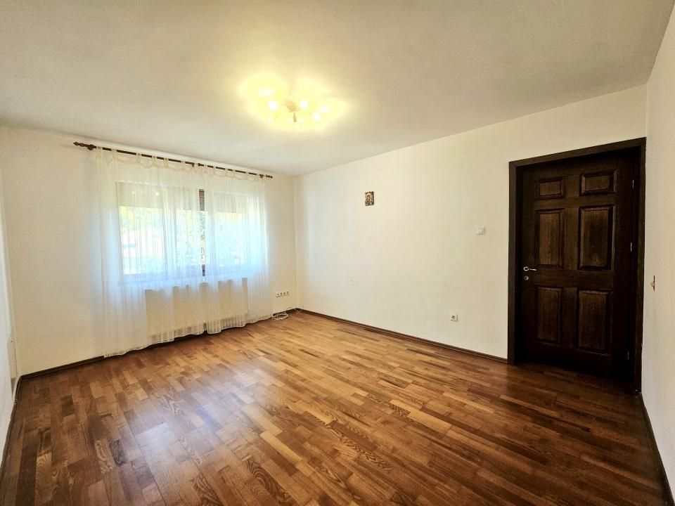 Casa familiei tale lângă Bulevardul Castanilor – fotografia 7 din 17