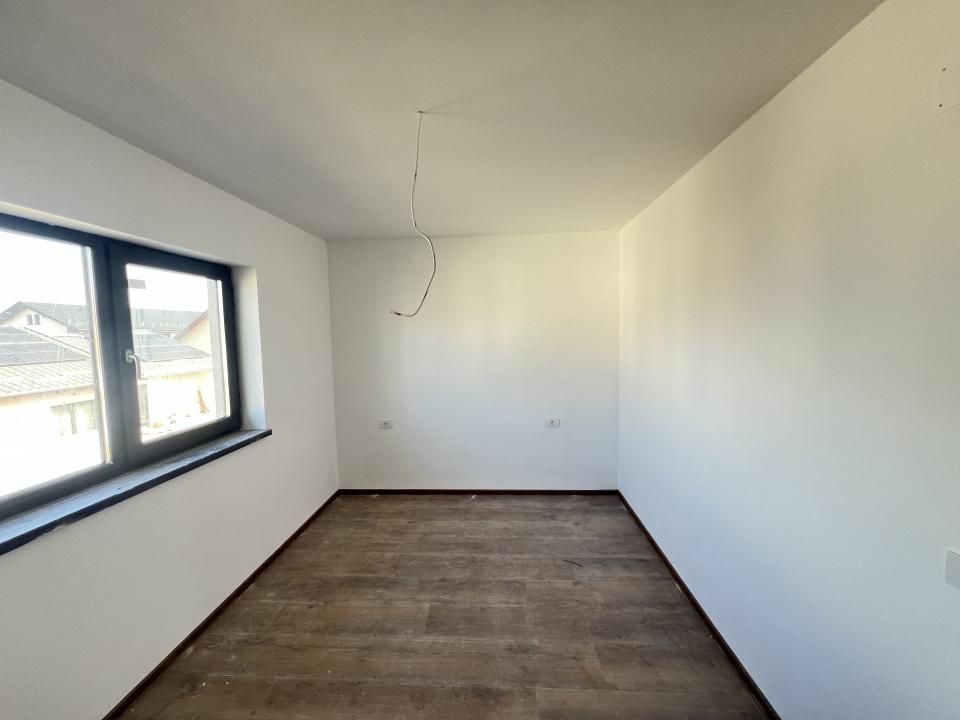 Casa-Duplex-129mp-Utili-250mp-Curte-Izvor-Tarlungeni – fotografia 10 din 17