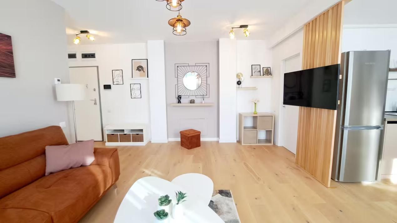 Carmen Sylva Royal Apartments | 2 camere | Gradina-Piscina-Parcare subterana – fotografia 6 din 19
