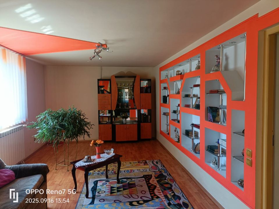 Casă cu spațiu comercial de vânzare în Reghin – fotografia 3 din 11