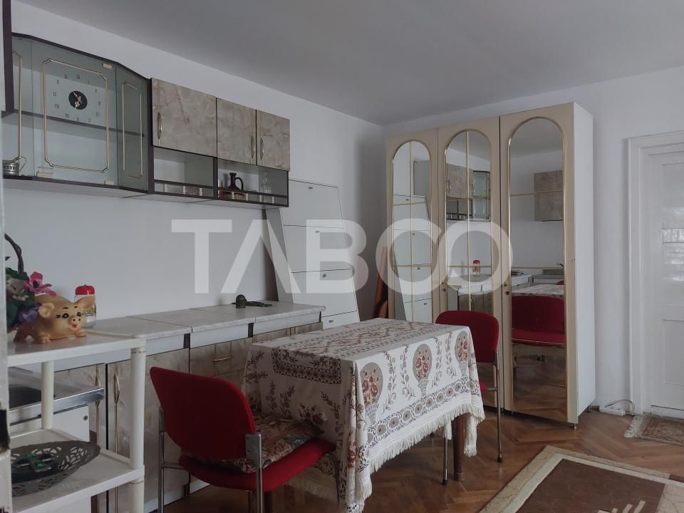 Casa mica 3 dormitoare curte mica 60 mp zona Lupeni Sibiu – fotografia 6 din 13