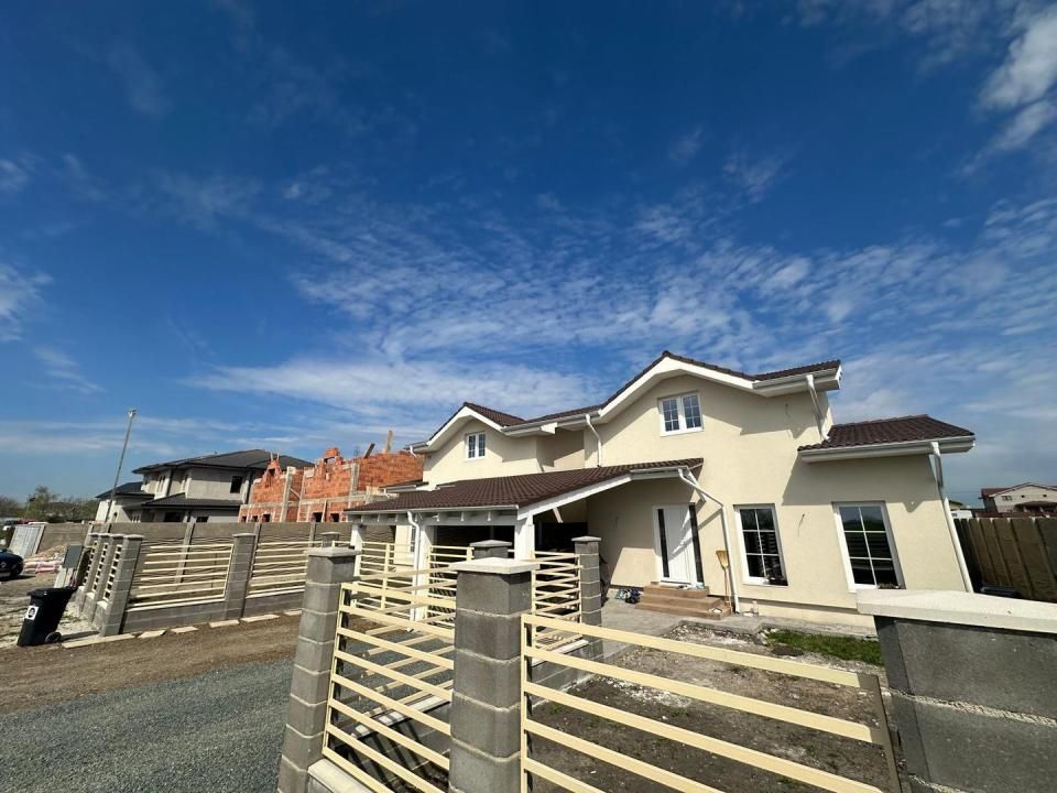 Duplex Individual | 4 camere | Toate utilitatile | Asfalt | Carport | – fotografia 2 din 11