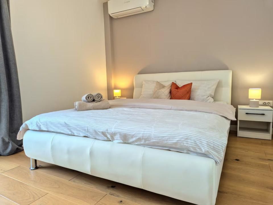Carmen Sylva Royal Apartments | 2 camere | Gradina-Piscina-Parcare subterana – fotografia 15 din 19