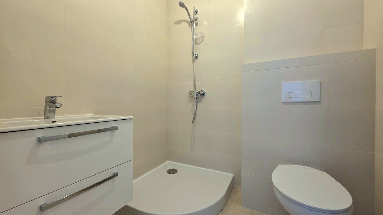 APARTAMENT CU TERASA GENEROASA SI VEDERE UNICA CATRE LAC – fotografia 8 din 11
