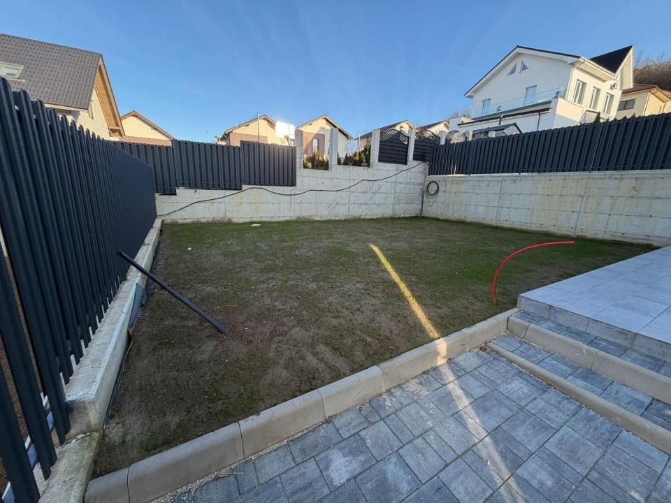 Duplex semifinisat, 119 mp utili, teren 375 mp | Dezmir – intrare – fotografia 5 din 5