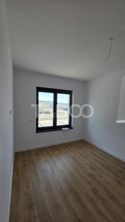 Apartament de vanzare nou nelocuit cu curte proprie si parcare – fotografia 9 din 10