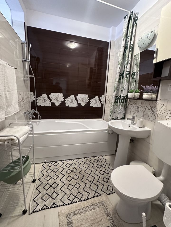 Apartament 2 Camere CENTRU Bloc Nou de Inchiriat Balcon MOBILAT Parcare – fotografia 7 din 14
