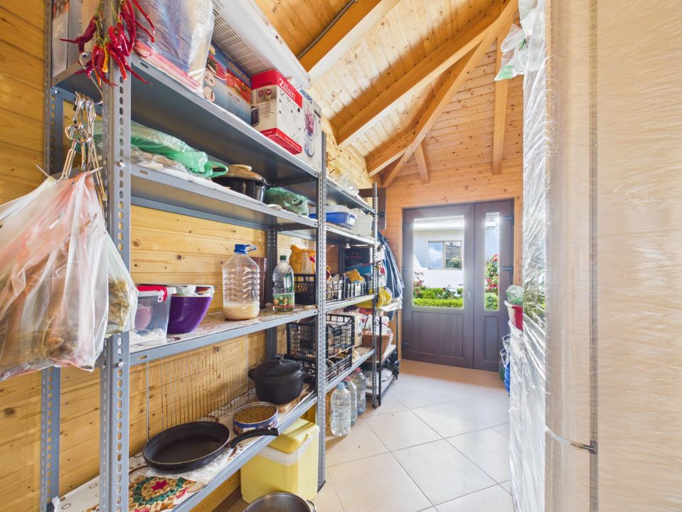 Casa cu priveliste de vis si potential turistic sau investitie in zona Bran – fotografia 40 din 46