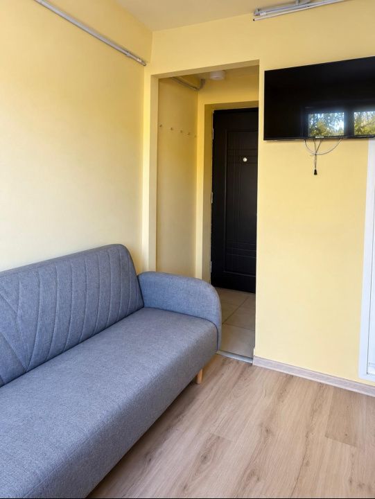 SE INCHIRIAZA GARSONIERA 11MP2 ,ZONA ALBAC ,RENOVATA – fotografia 2 din 5