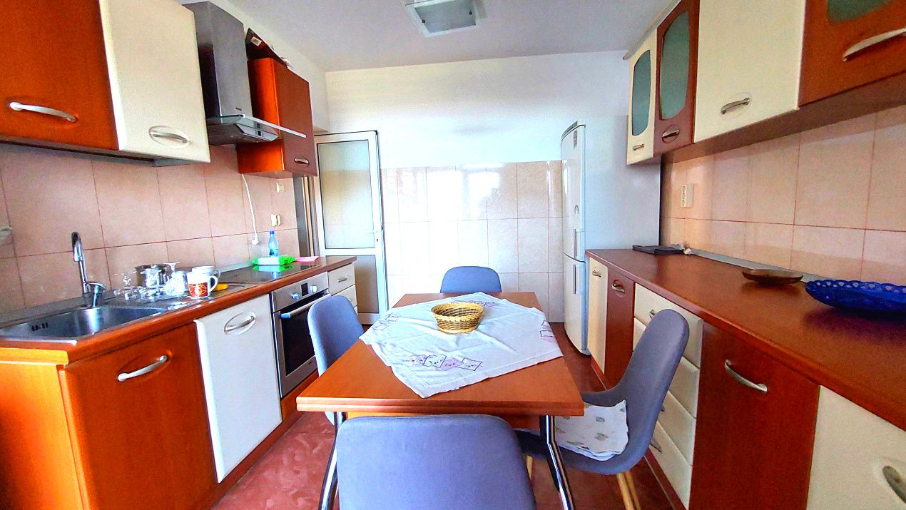 Apartament cu 4 camere 2 bai, 2 balcoane, boxa si garaj CETATE mobilat si utilat – fotografia 2 din 10