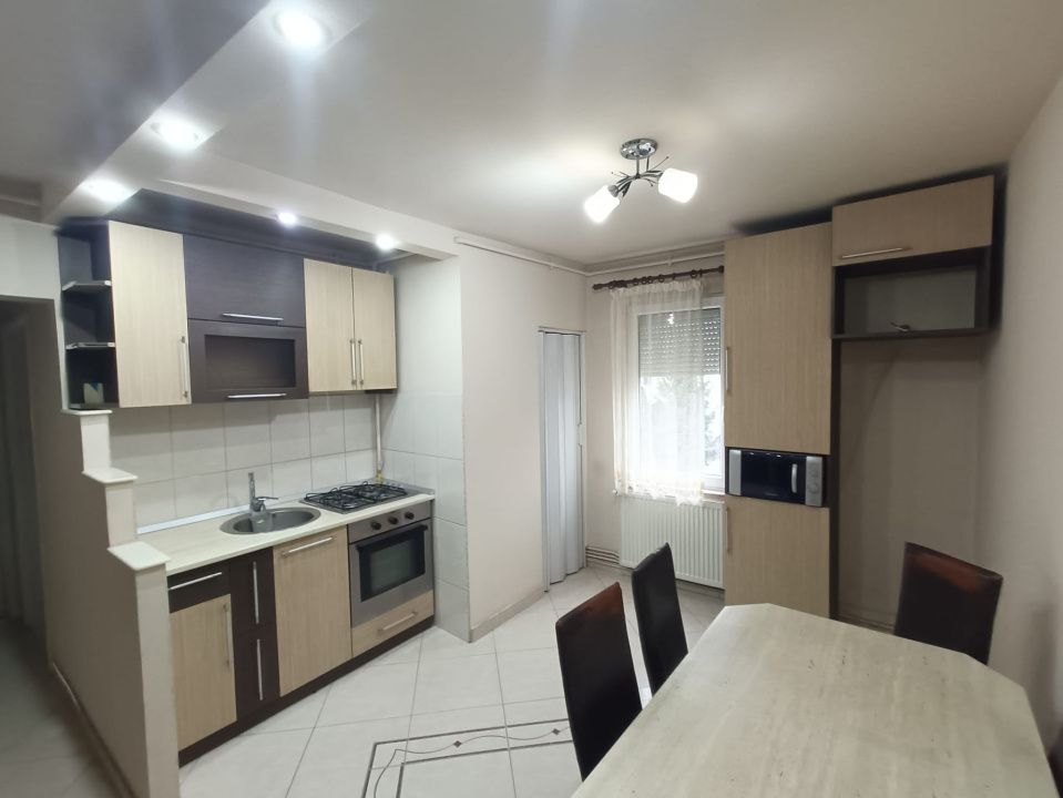 Apartament cu 3 camere, etaj 2, de vânzare în mun. Reghin, bld. Unirii – fotografia 1 din 9