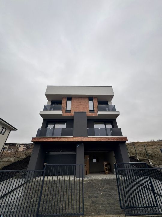 Duplex 202 mp + rooftop 72 mp, curte 180 mp, cartier Voronet – fotografia 1 din 18