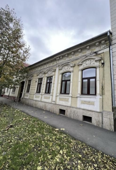 Apartament ultracentral la casă – str. Roman Ciorogariu, Oradea – fotografia 1 din 3