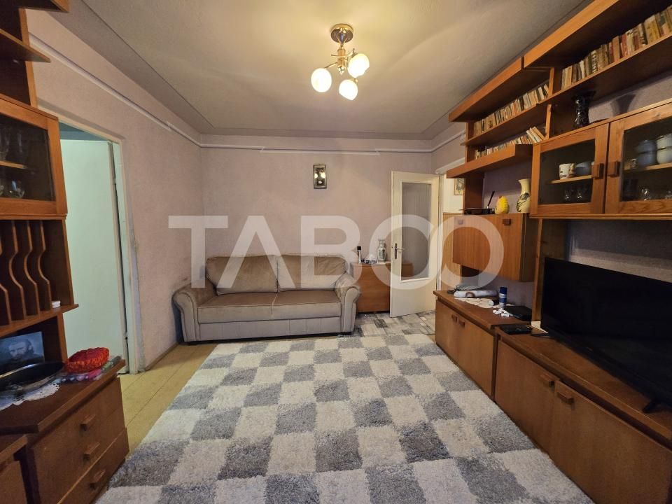 Apartament 2 camere de vanzare etaj intermediar 36mp zona Vasile Aaron – fotografia 2 din 12