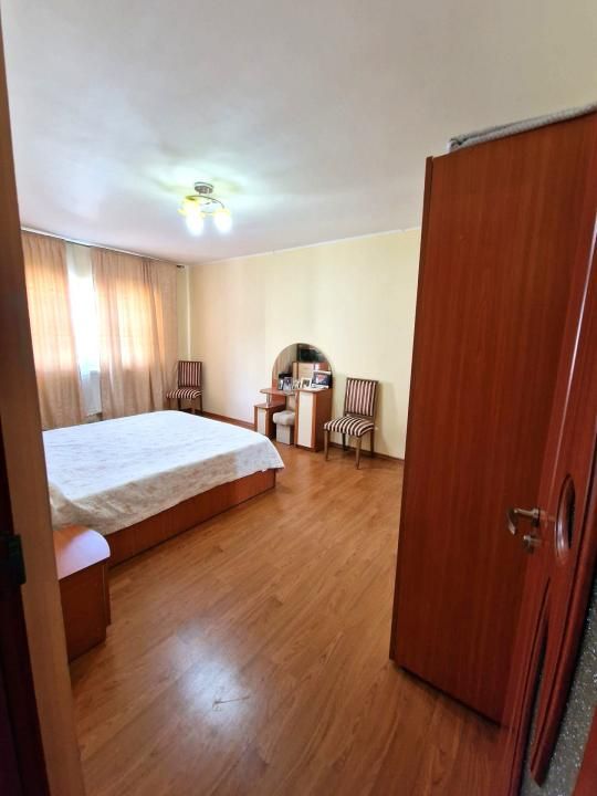 Apartament 3 camere de vânzare –Etaj 2, Micro 12 – fotografia 2 din 11