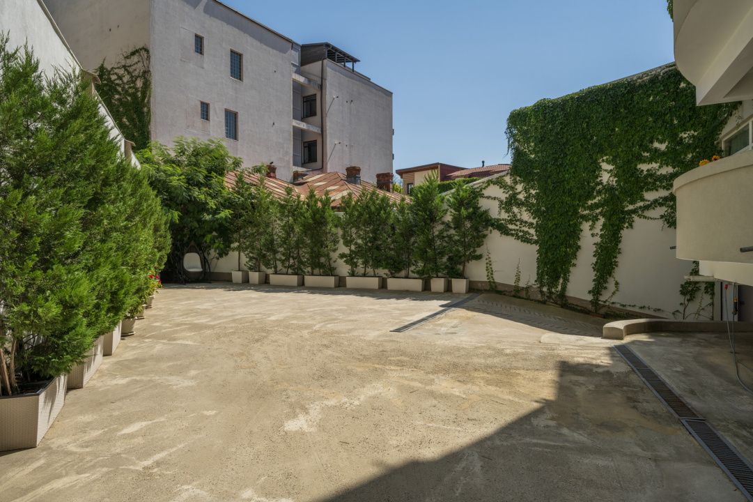 CAROL - EPISCOP CHESARIE, APARTAMENT 250 MP TOTAL, CURTE 250 MP! – fotografia 19 din 20