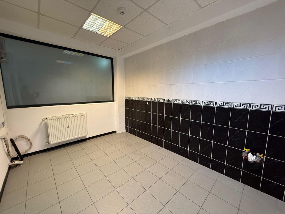CLADIRE DE BIROURI SI SPATIU COMERCIAL FLEXIBIL, PLOIESTI, - RANDAMENT EXCELENT – fotografia 14 din 18