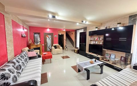 Casă P+1+M de vânzare, 5 camere, foișor, bucătărie de vară, zona Mamaia Sat
