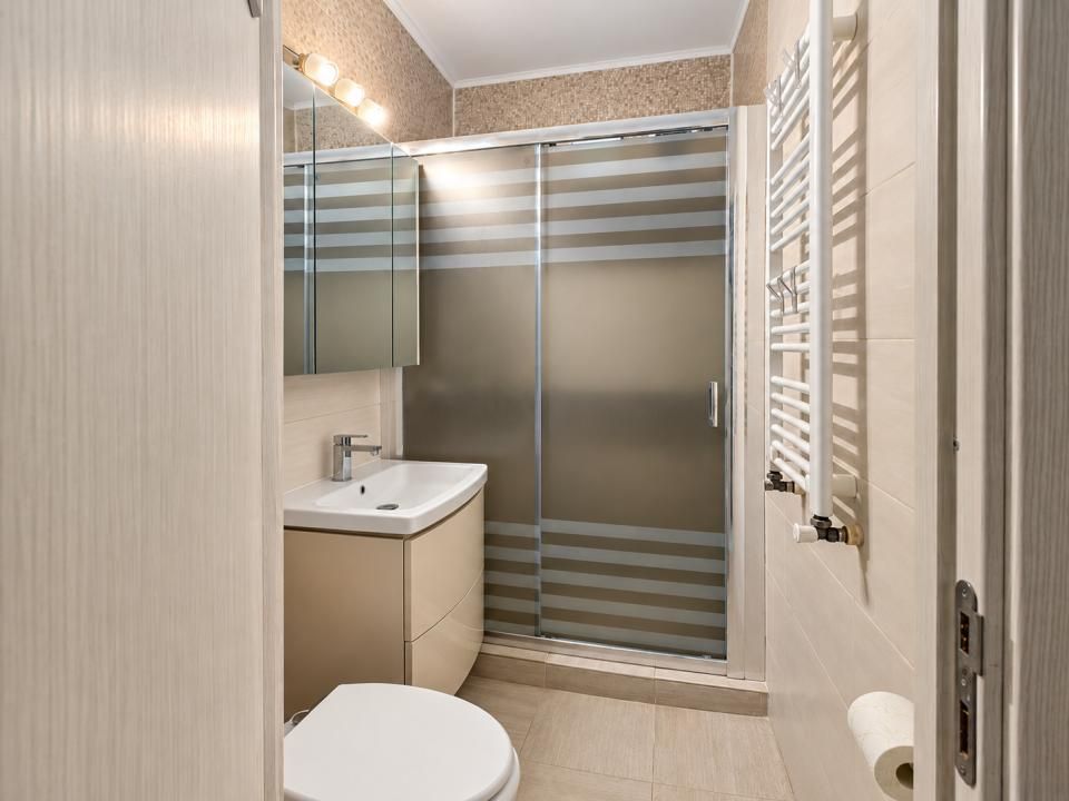 Gara de Nord | 3 camere | Vedere spre parc | 2 băi | Mobilat și utilat | – fotografia 17 din 19