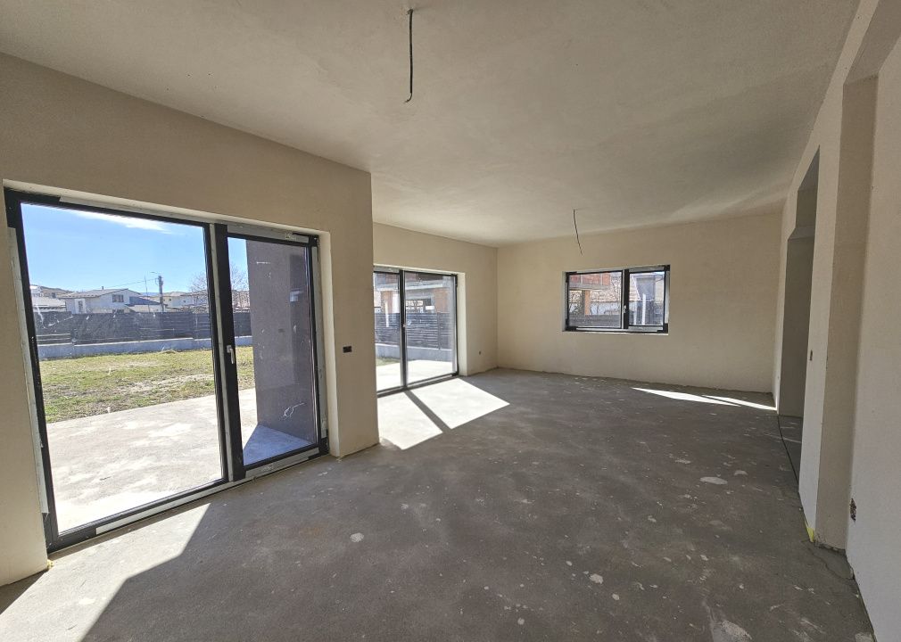 Locuinta moderna cu design cubic si curte plana in Dezmir – fotografia 6 din 16