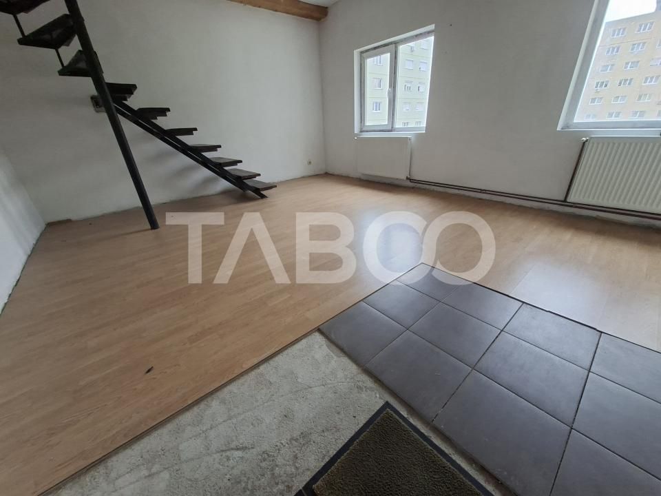 Apartament la mansarda de vanzare 3 camere Vasile Aaron – fotografia 9 din 11