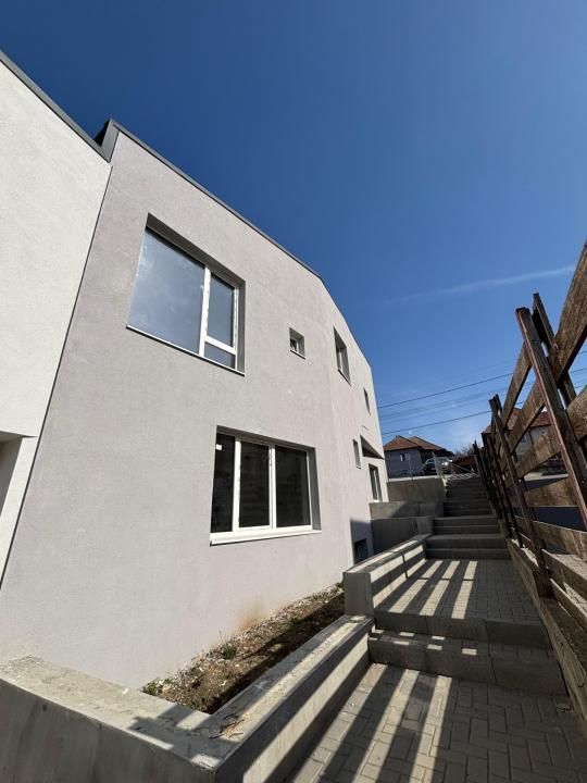 Casă cuplată modernă, 160 mp utili, semifinisată, curte amenajată – fotografia 5 din 17
