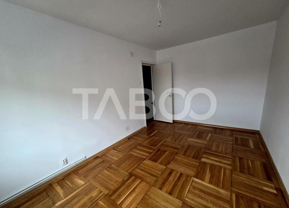 Apartament 70 mp semidecomandat 3 camere balcon 6 mp Bulevardul Unirii – fotografia 2 din 12