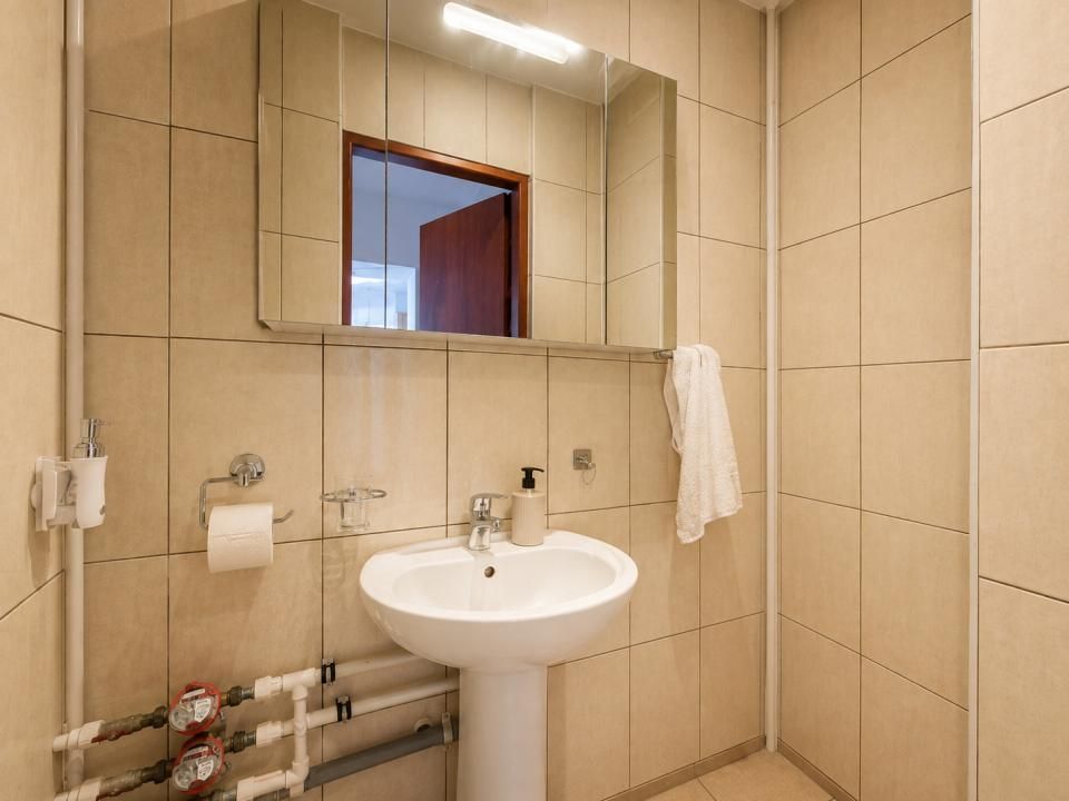 13 Septembrie | 3 Camere modificat în 2 | 72 MP | Bloc 1991, anvelopat | 2 băi – fotografia 6 din 9