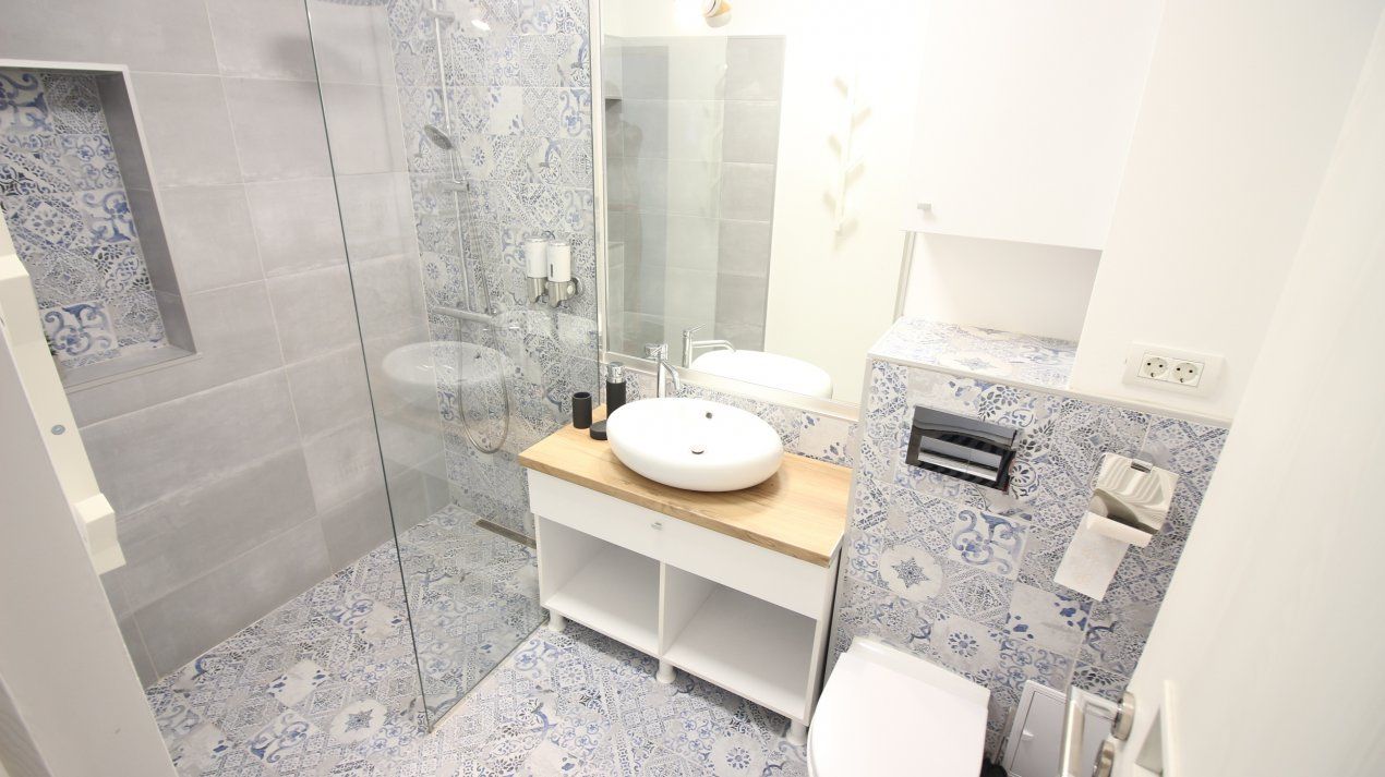 Piața Universității – 2 camere, 2 băi, mobilate modern, etaj 1/8, ideale Airbnb – fotografia 19 din 24