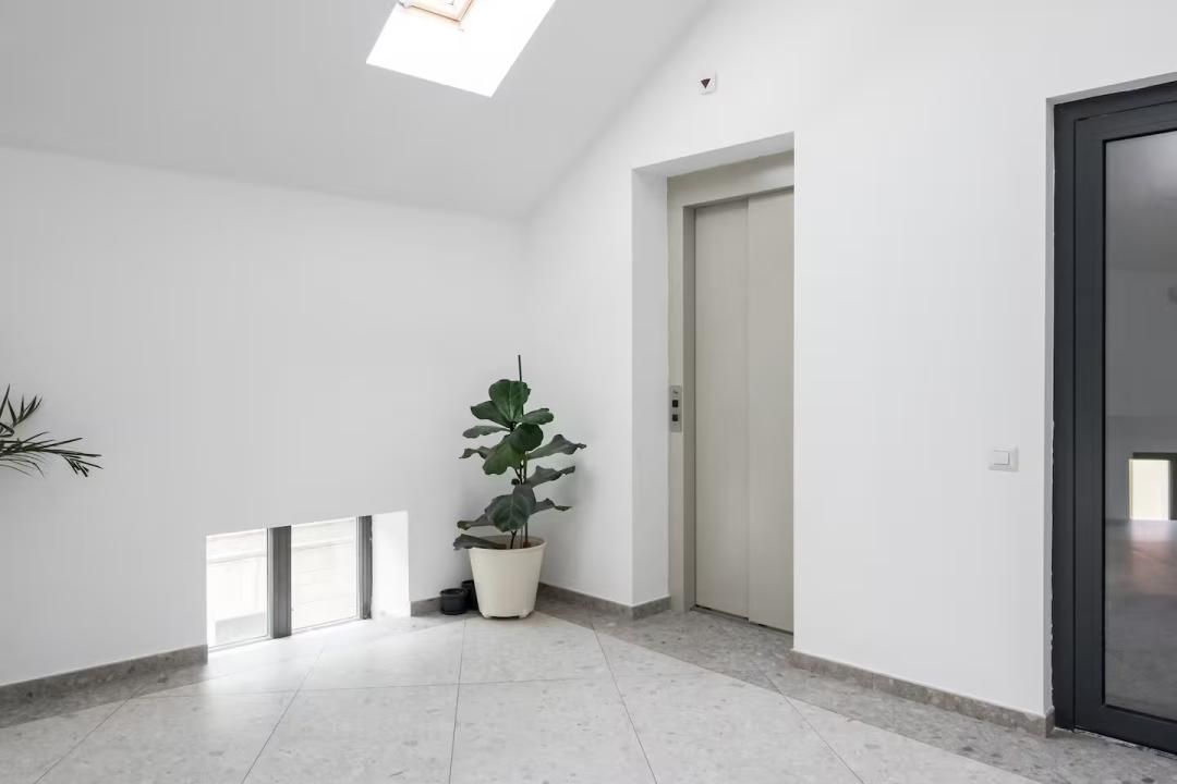 Carmen Sylva Royal Apartments | 2 camere | Gradina-Piscina-Parcare subterana – fotografia 18 din 19
