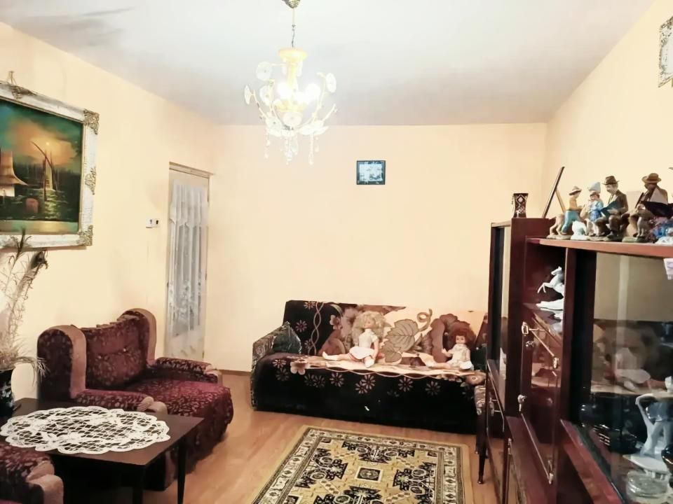 Vanzare apartament 3 camere decomandat – fotografia 1 din 4
